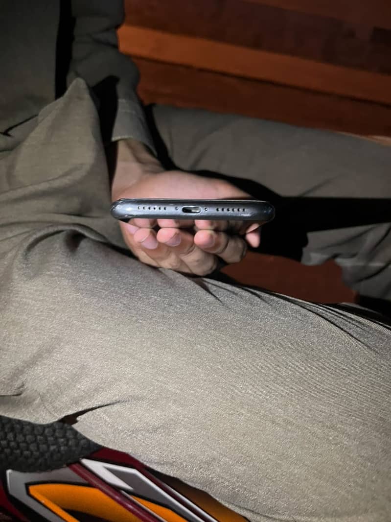 Apple iPhone 11 4