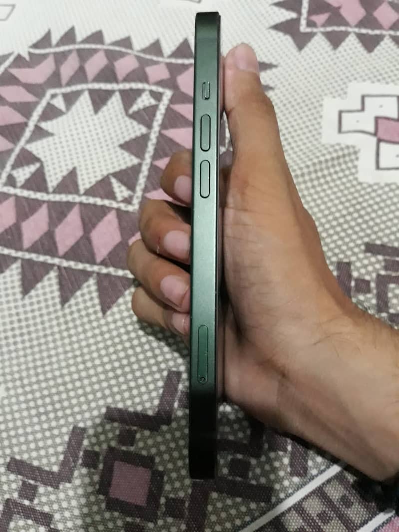 Apple iPhone 13 0