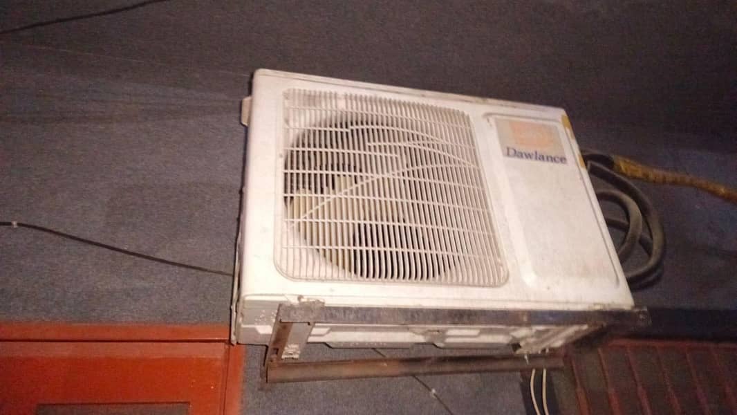 1.5 ton AC split Dawlance 0