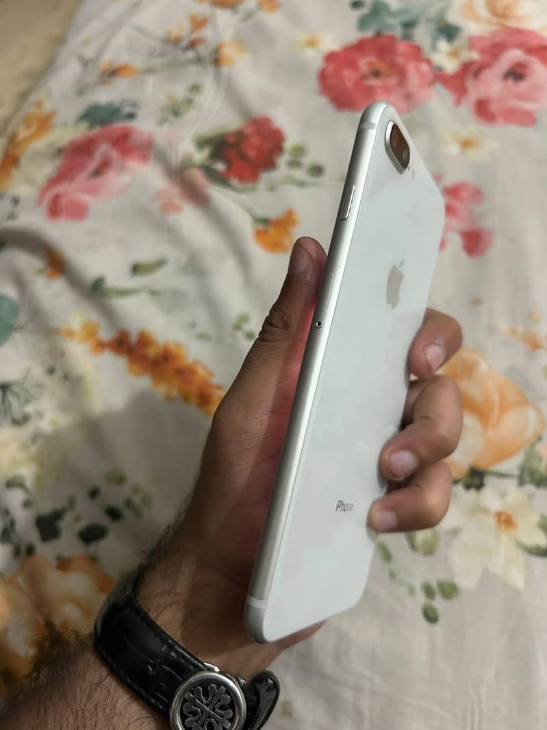 Apple iPhone 8 Plus 2