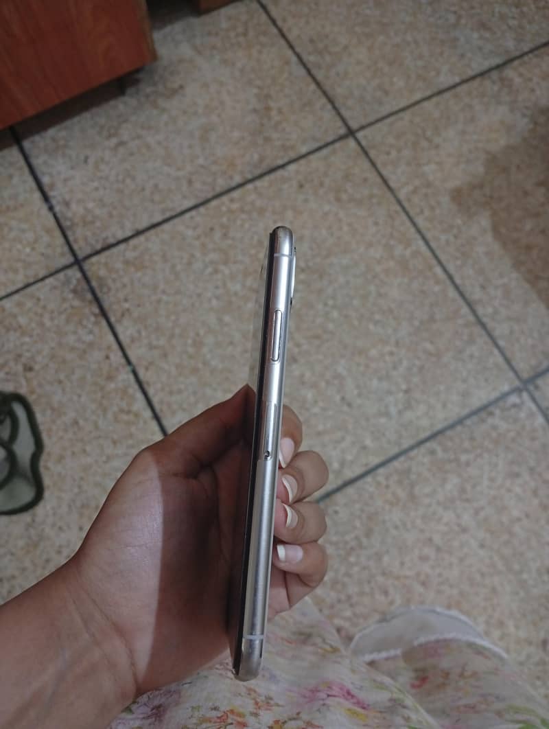 Apple iPhone X 3