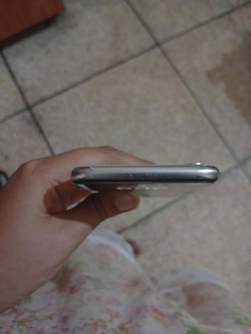 Apple iPhone X 5
