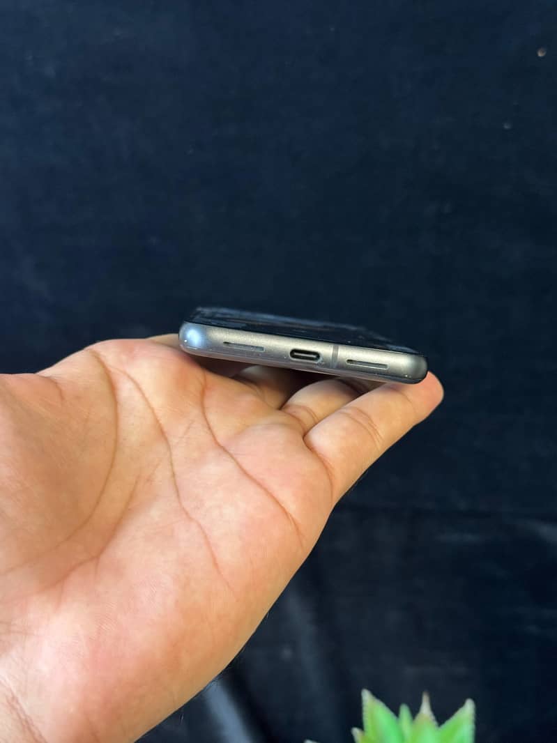 Google Pixel 8 5