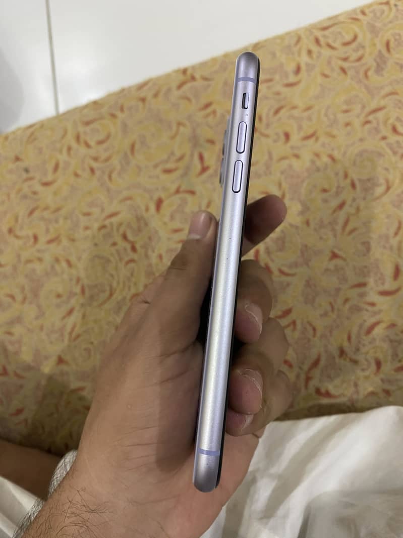 Apple iPhone 11 4