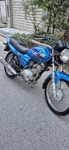 yb 125z all ok lush condition 2020 kay 12 month ki bike hai