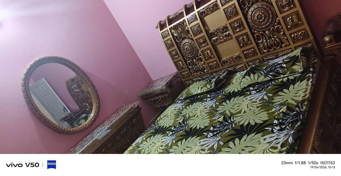 bed and dressing table 0
