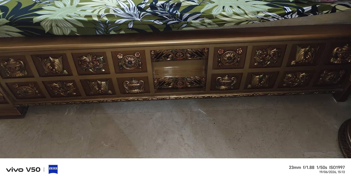 bed and dressing table 3