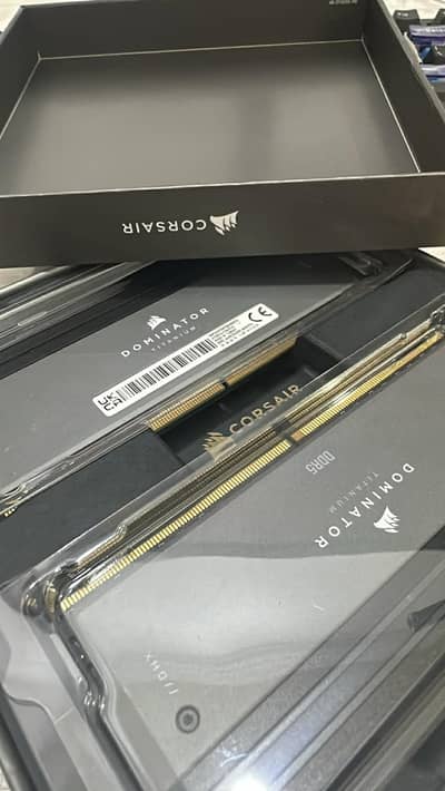 Corsair Dominator Titanium RGB DDR5 64GB (2x32GB) 6000MHz CL30