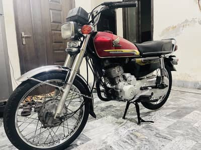 Honda 125 self start very Lush bike