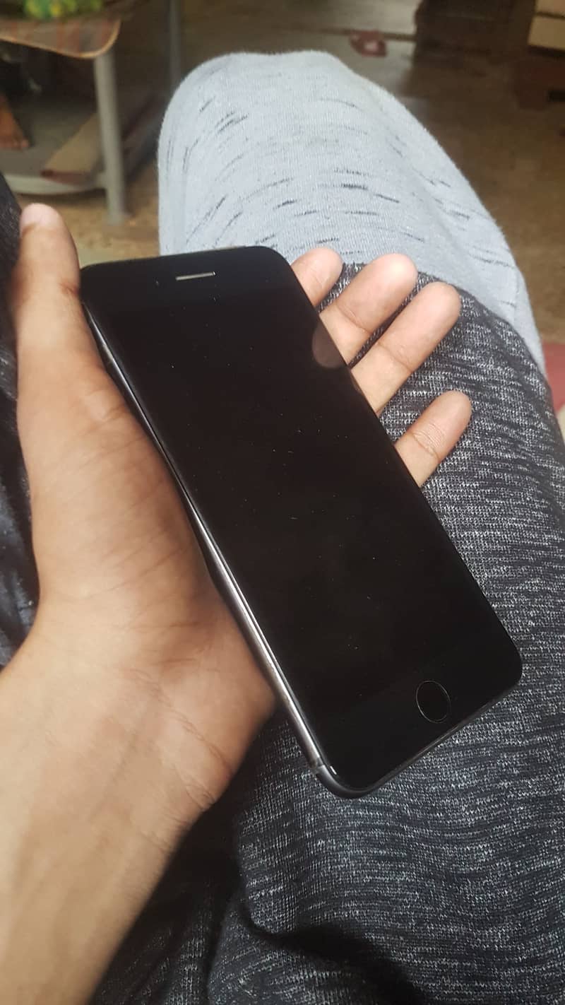 Apple iPhone 8 Plus 1
