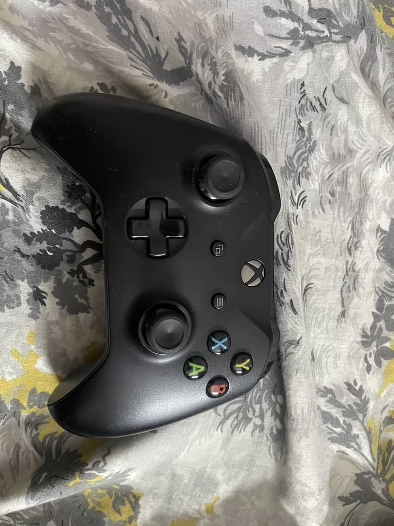 Xbox one s controller 2