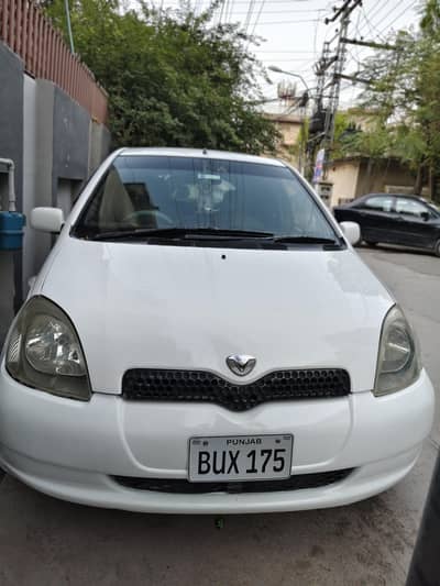 vitz car for sale Original 1300 engine, model 2000 and 10 Register
