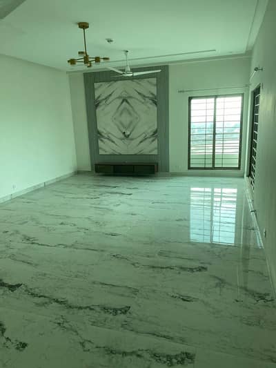DHA VIEW 8TH FLOOR 10 MARLA FLAT IS AVAILABLE IN ASKARI 11 SECTOR D AT SUPER HOT LOCATION.
