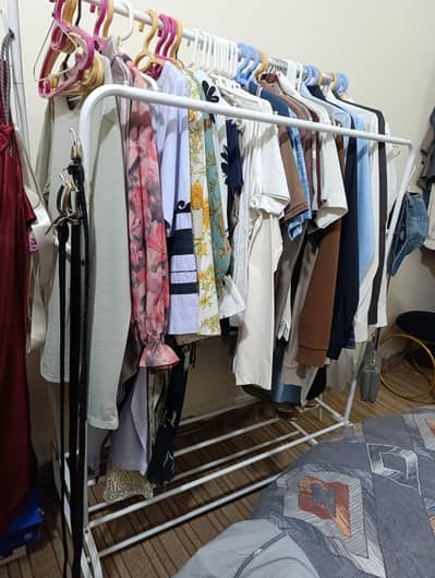 Metal Clothes Hanging Stand – Good Condition