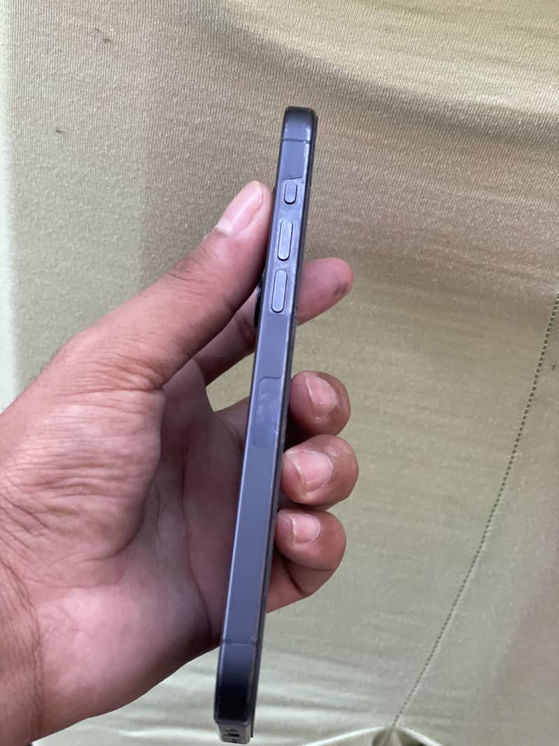 Apple iPhone 15 Pro Max 5