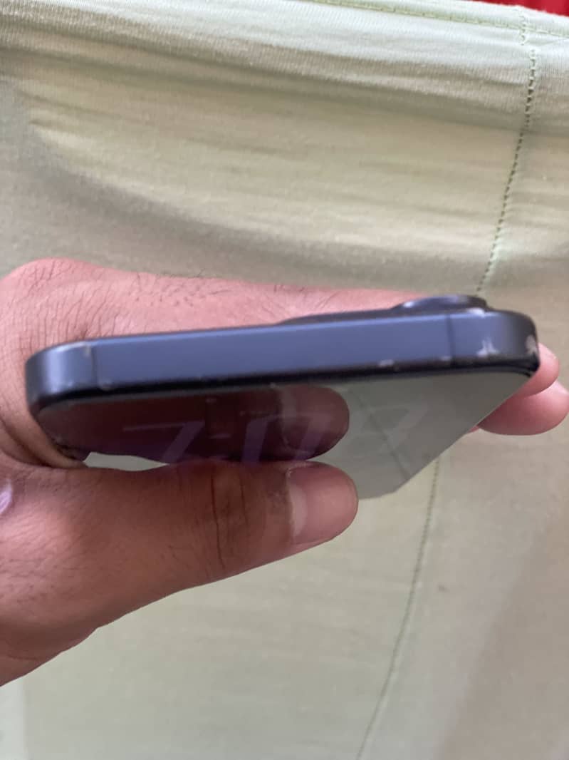 Apple iPhone 15 Pro Max 6