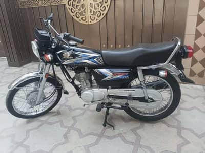 Honda cg 125 (2025) All Punjab register lush condition
