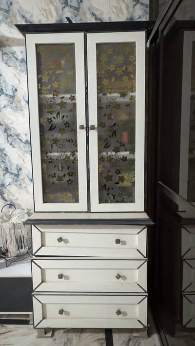 Crockery wardrobe for sale