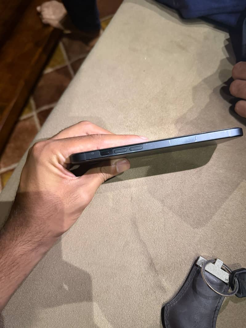 Apple iPhone 16 Plus 9