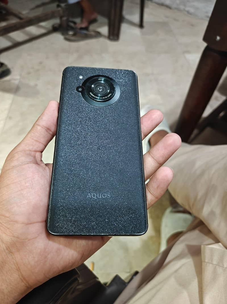 Sharp Aquos  R7 3