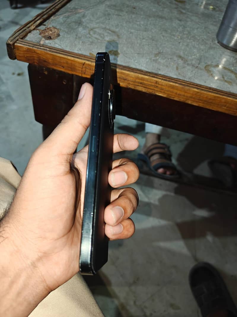 Sharp Aquos  R7 4