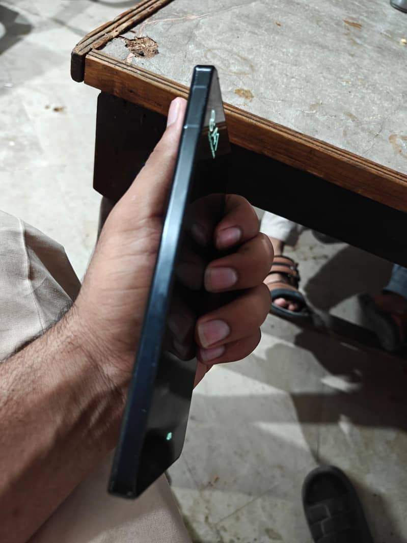 Sharp Aquos  R7 6