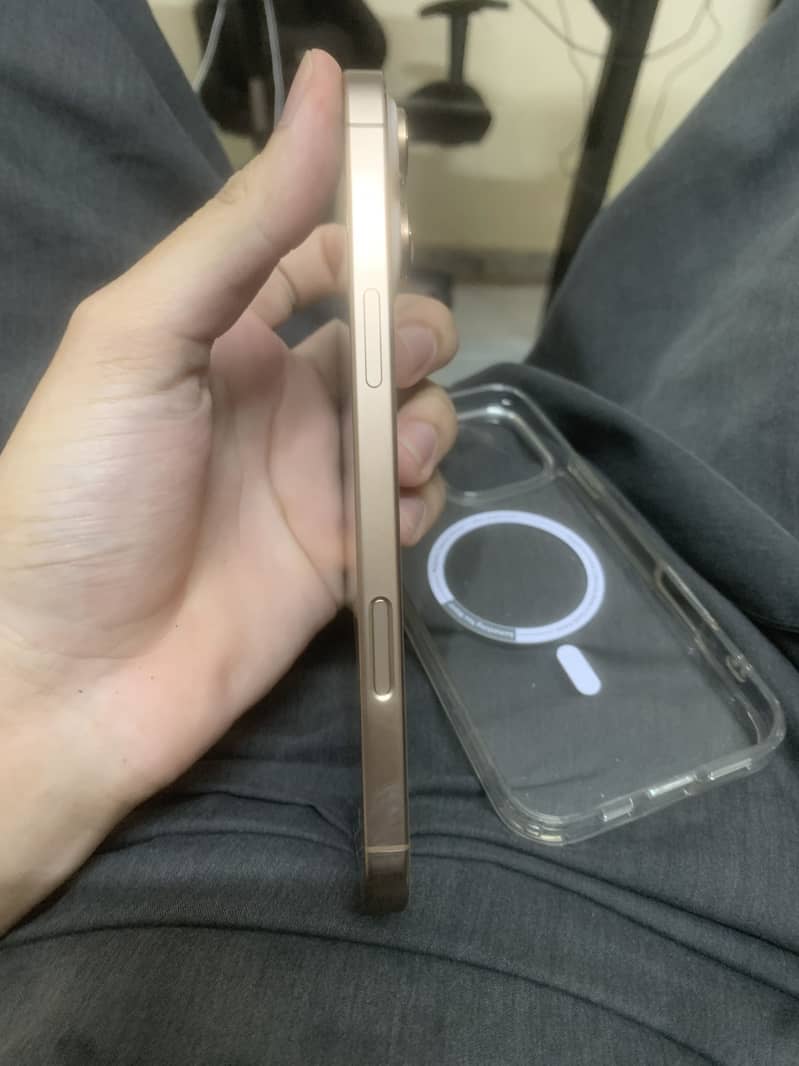 Apple iPhone 16 Pro Max 1