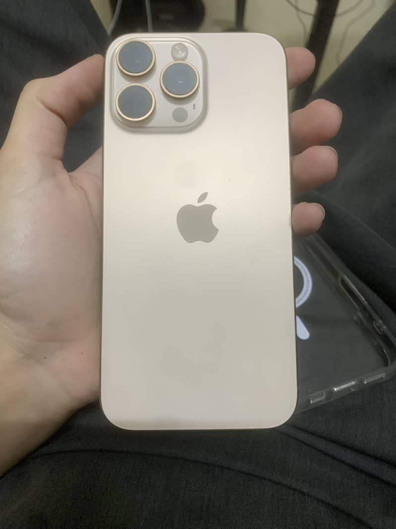 Apple iPhone 16 Pro Max 4