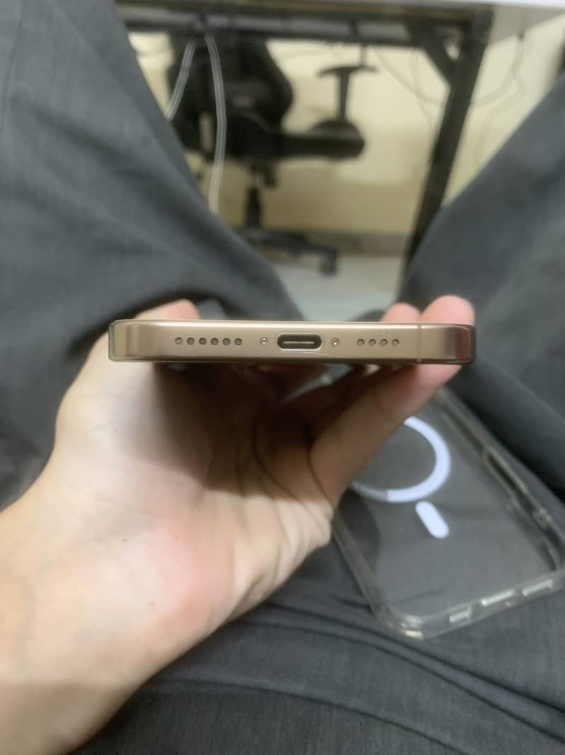 Apple iPhone 16 Pro Max 6