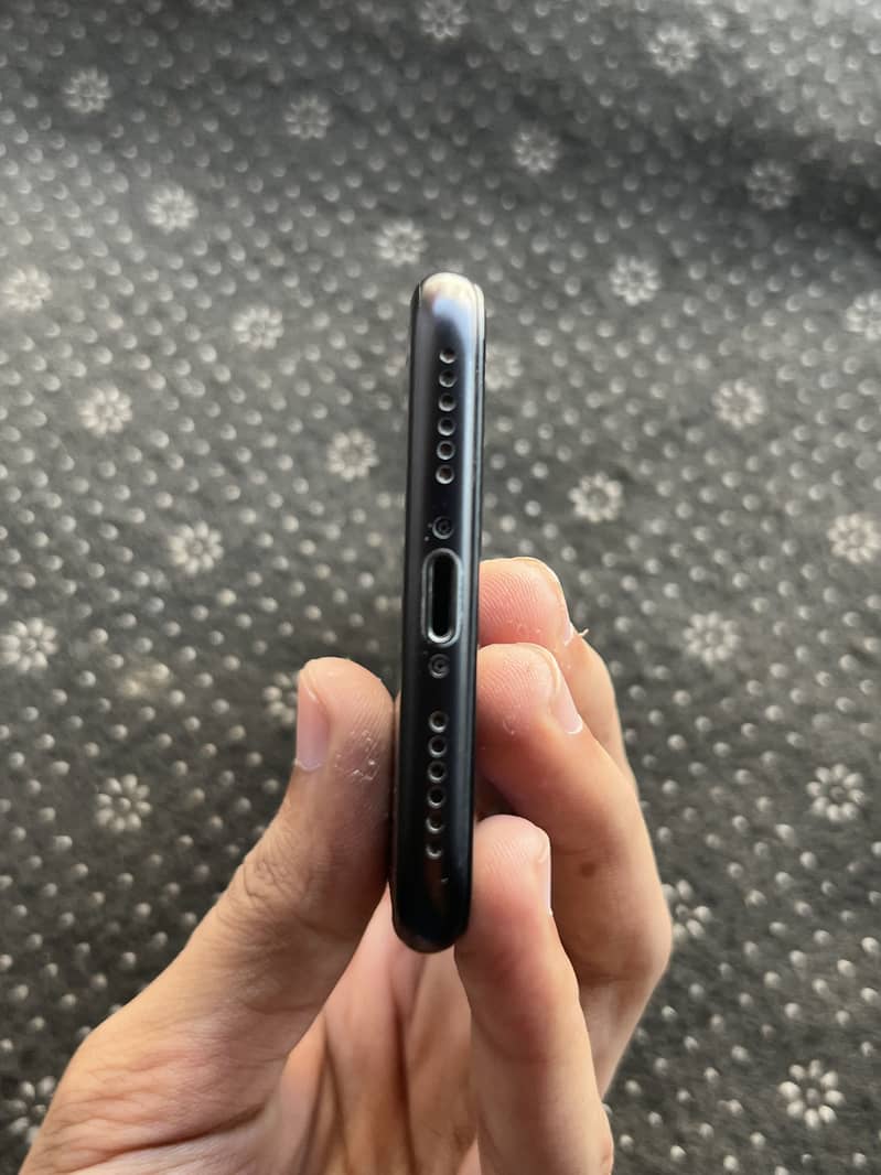 Apple iPhone 7 3