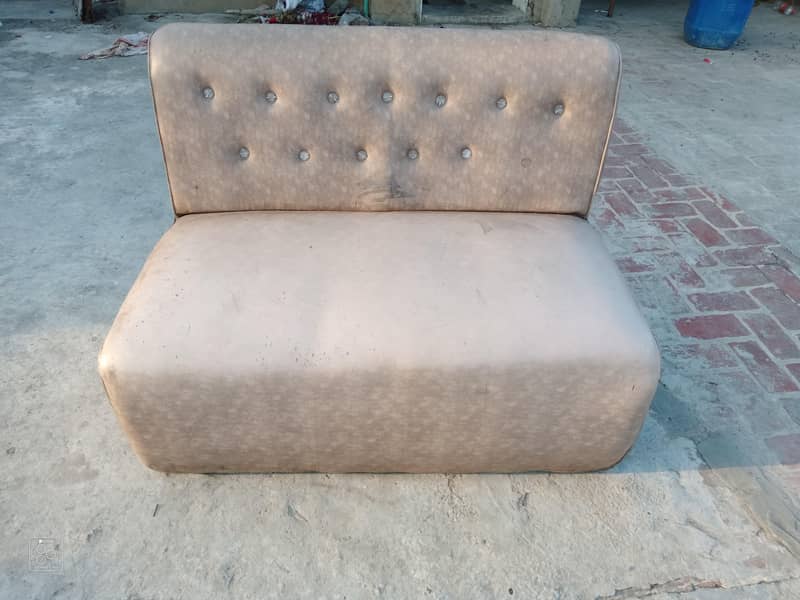 Sofa. 0