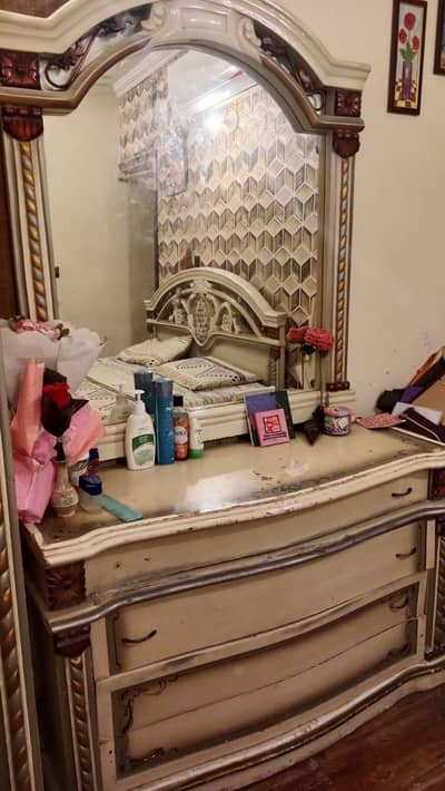 King suze bed n dressing