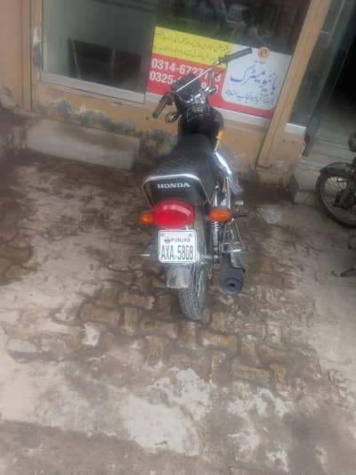 Honda 125 complete documents lush condition