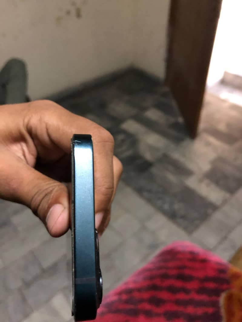 Apple iPhone 13 1