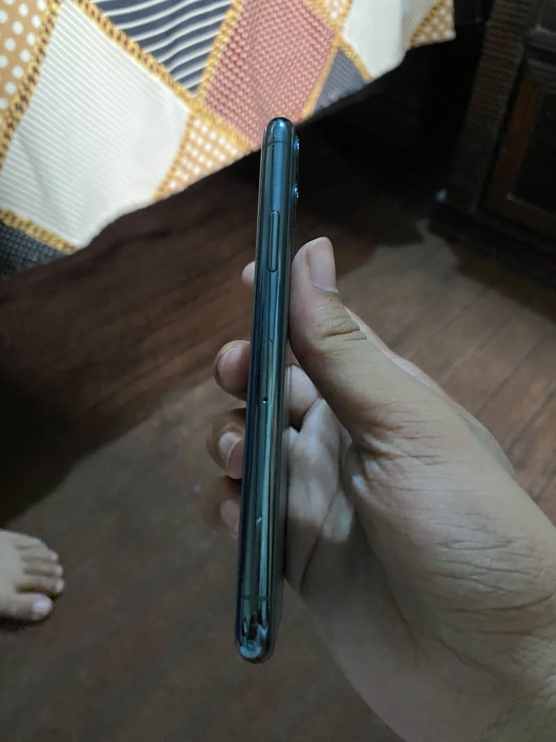 iPhone 11 Pro 1