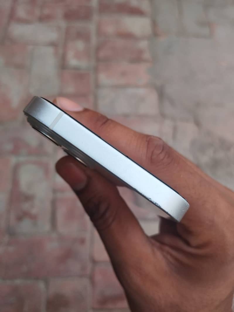 Apple iPhone 13 2