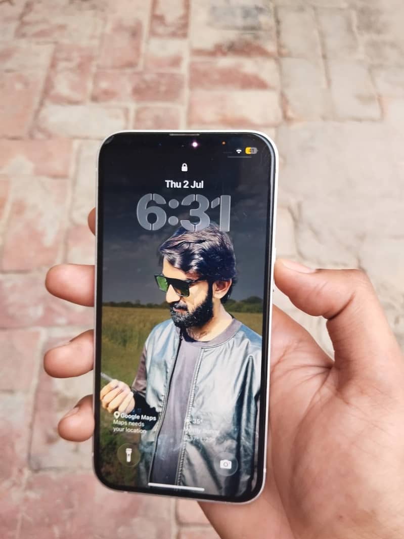Apple iPhone 13 4