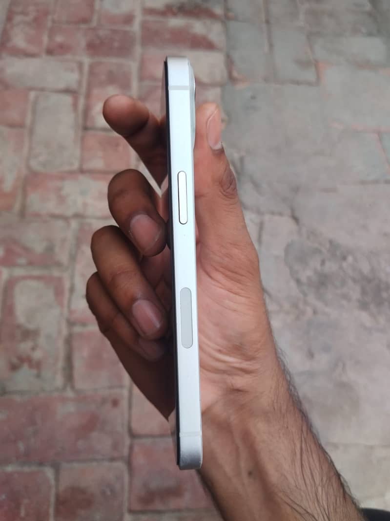 Apple iPhone 13 5