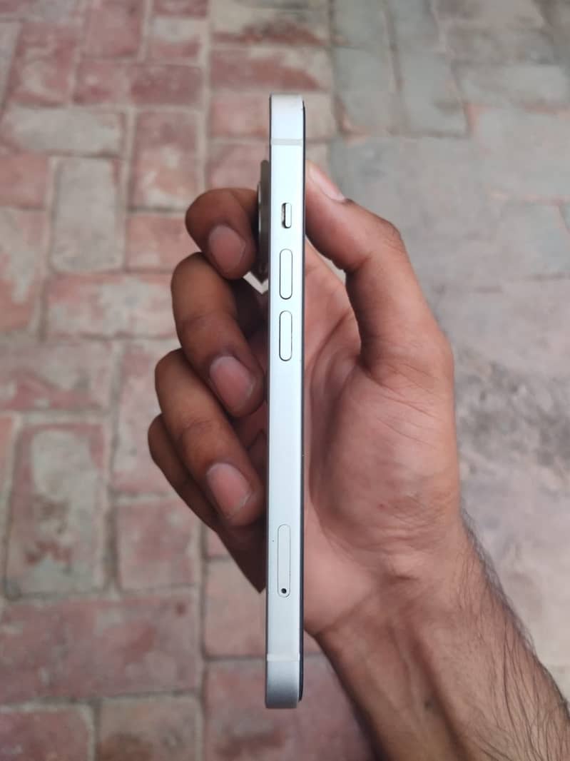 Apple iPhone 13 6