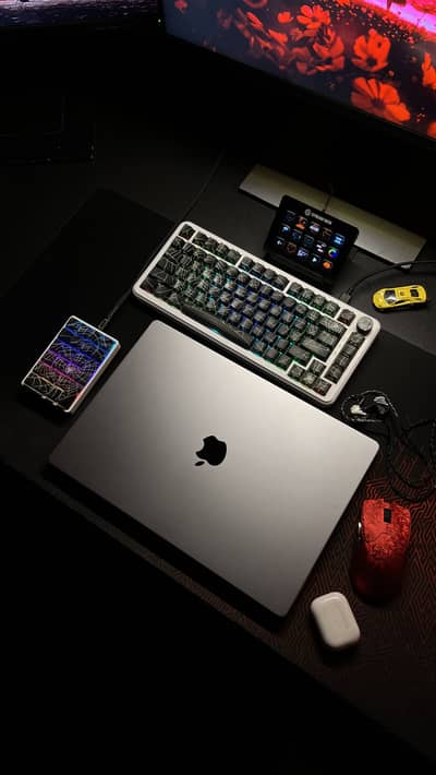 Apple M1 Pro, 32GB, 1TB, 92% 106 Cycles, 10/18c 9.8/10 condition
