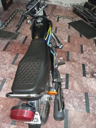 Honda 125 black colour