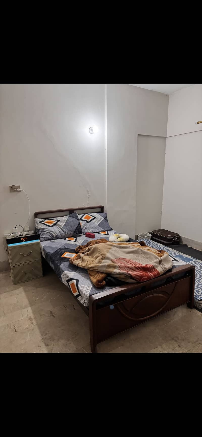 Single bed 0