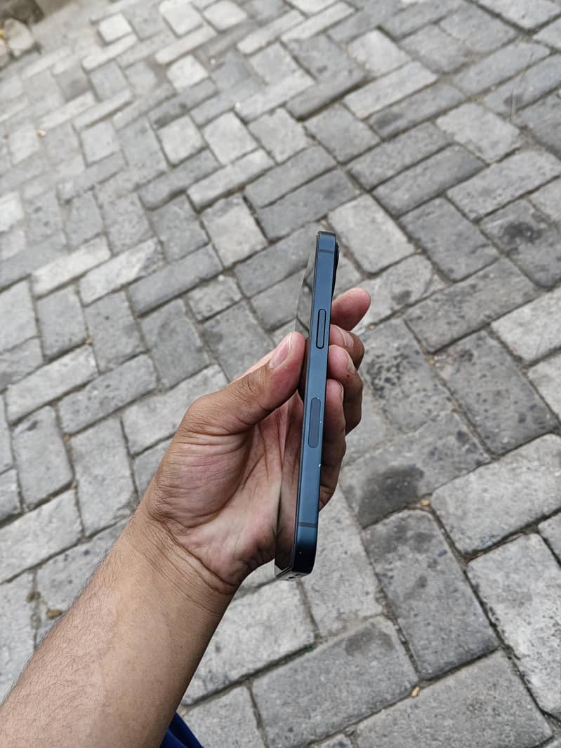 Apple iPhone 13 6