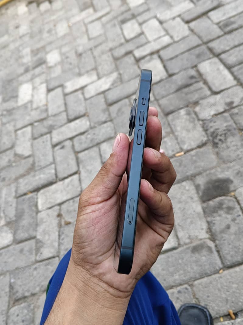 Apple iPhone 13 10