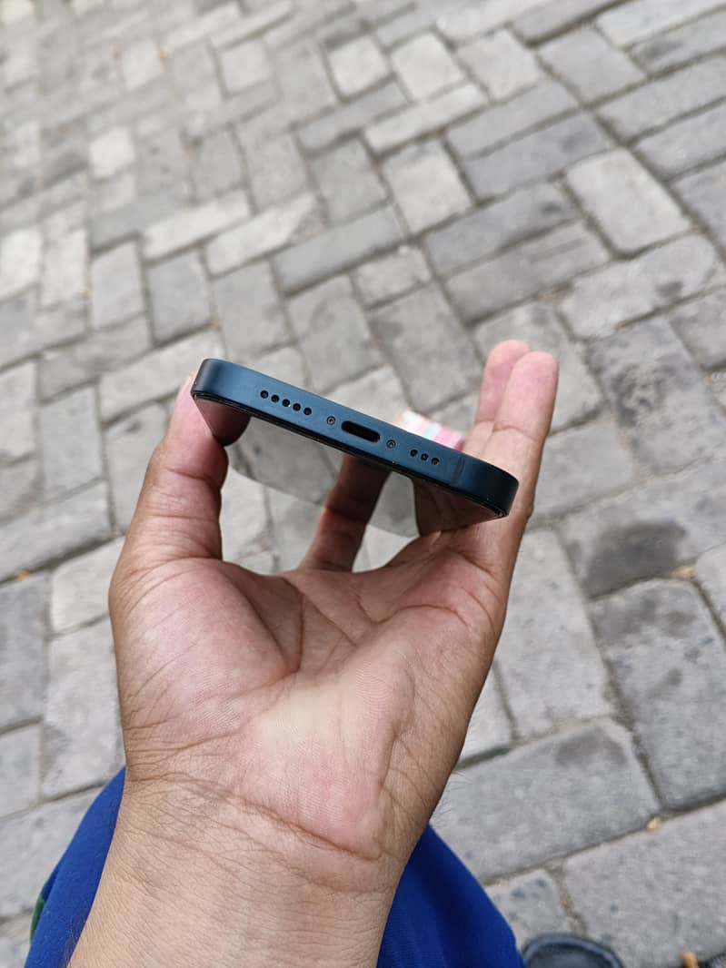 Apple iPhone 13 13