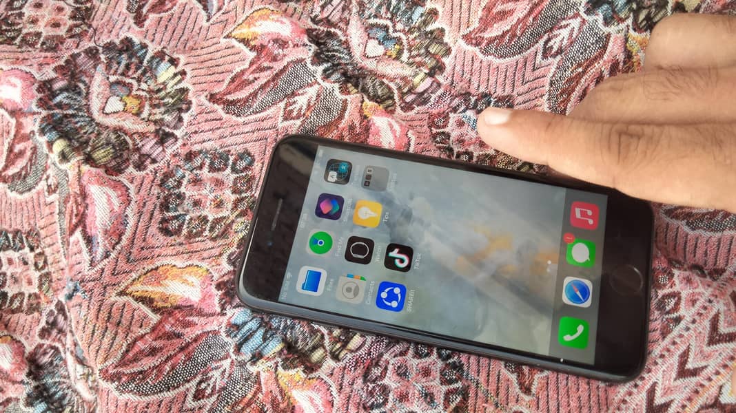 Apple iPhone 7 0