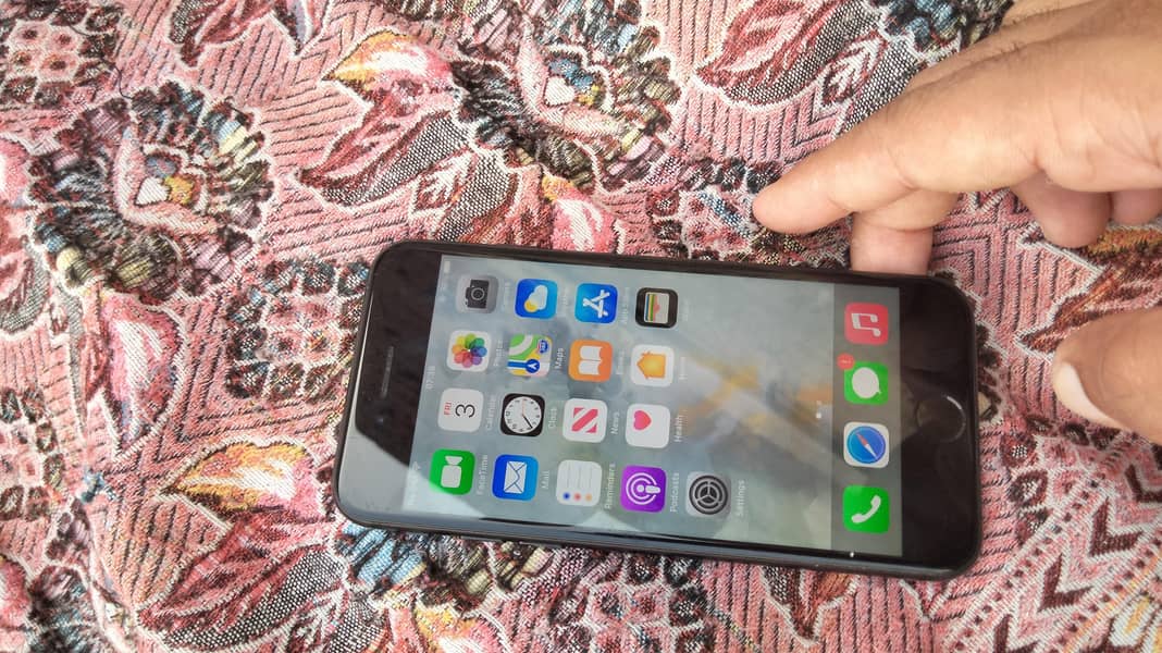 Apple iPhone 7 1