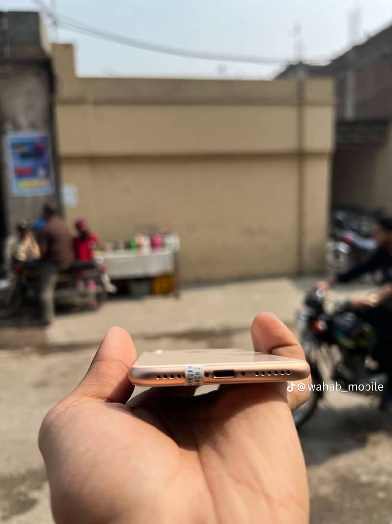 Apple iPhone 8 1