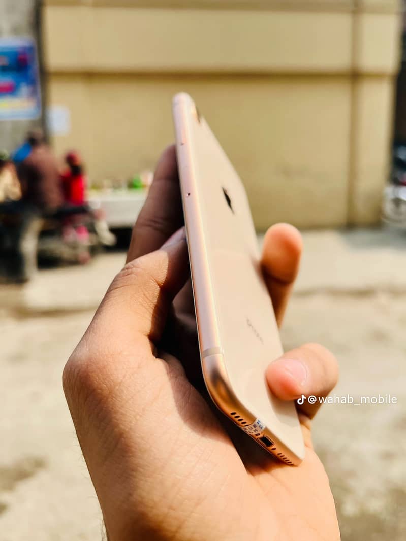 Apple iPhone 8 3