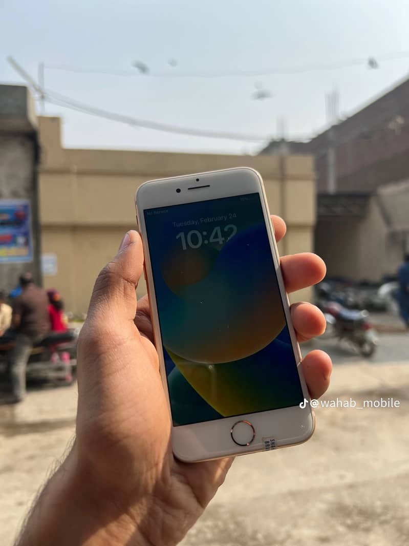 Apple iPhone 8 5